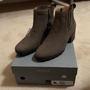 Vionic Wilma olive ankle boot, Size 11M